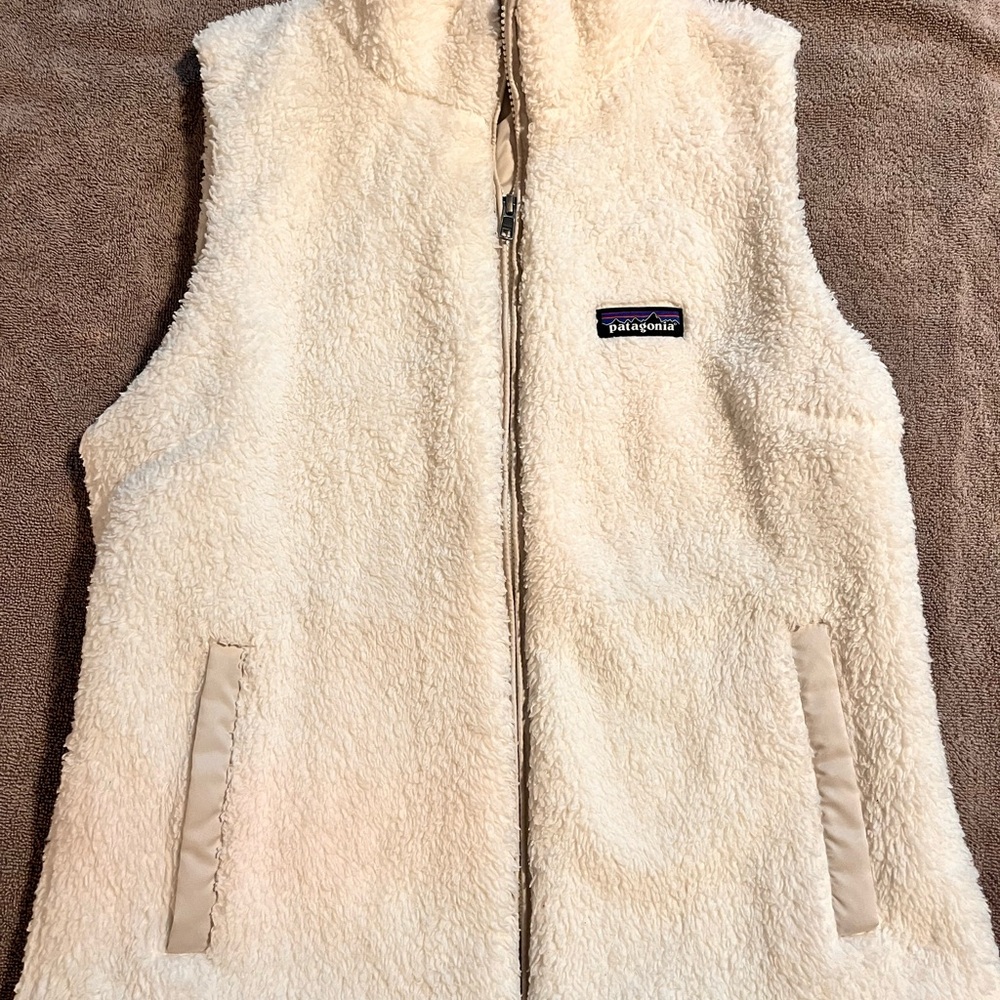White L Patagonia fuzzy white vest